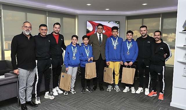 Aliağa’nın Şampiyon Gençlerinden Başkan Serkan Acar’a Ziyaret