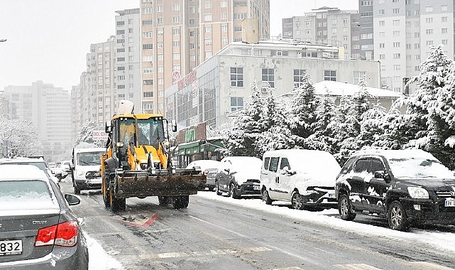 Beylikdüzü Belediyesi’nden Karla Etkin Mücadele
