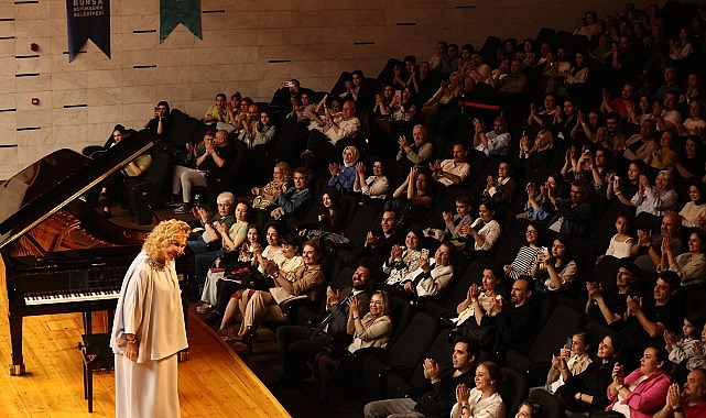 Nilüfer Senfoni Orkestrası ilk konserinde Gülsin Onay’ı ağırladı