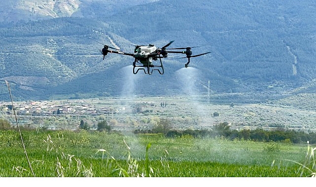 Başkan Çerçioğlu’nun Tarıma ve Üreticilere Destekleri Sürüyor: Tarlalar Drone ile Ücretsiz Gübreleniyor