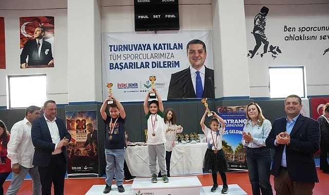 Torbalı’da Satranç Şöleni: 208 Sporcu Aynı Masada Buluştu