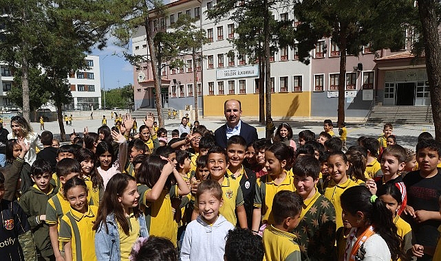Başkan Altay Karne Alan Tüm Öğrencileri Tebrik Etti