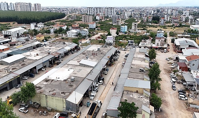 Döşemealtı’nda kanalizasyon ve asfalt çalışmaları eş zamanlı sürüyor