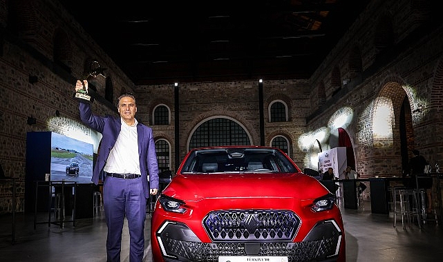 Türkiye’nin Lideri Renault Clio,   Şimdi de Türkiye’de Yılın Otomobili