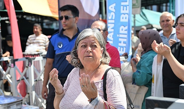 Manisa Büyükşehir’den Perşembe Pazarı’nda 2 Bin Kişiye Aşure İkramı